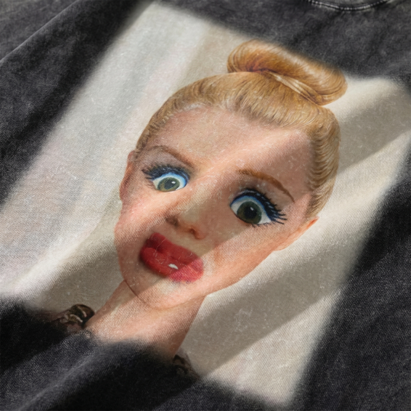 Chaoticclub Shocked Doll Washed T-Shirt