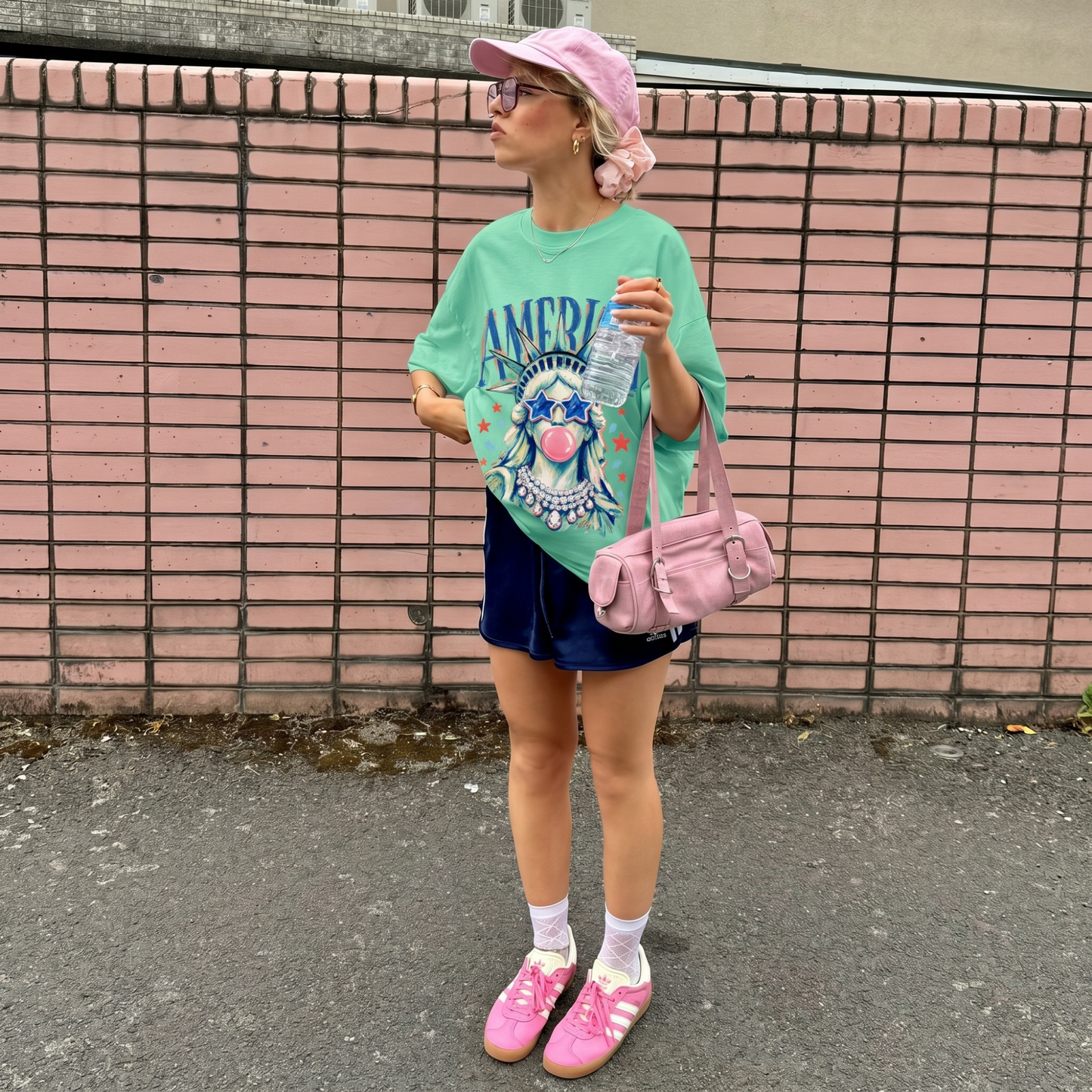 ChaoticClub Preppy Brushstroke Statue Of Liberty Blowing Bubble Neon T-Shirt